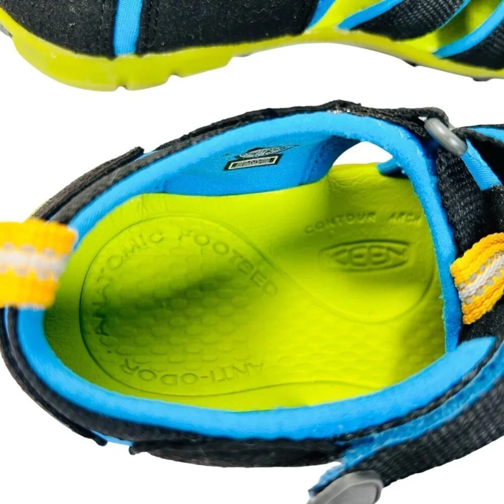 KEEN Big Kids Seacamp II CNX Size 5 Boy Outdoor Sandal Hiking Beach